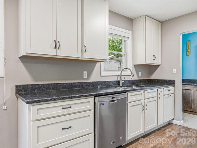 3 Mos Way, Candler, NC 28715