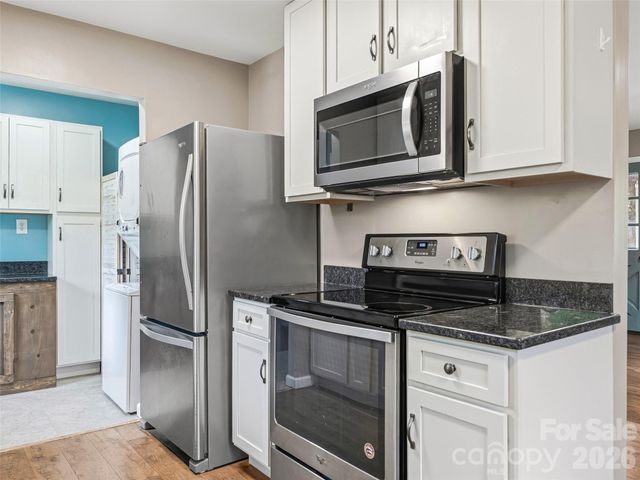 3 Mos Way, Candler, NC 28715
