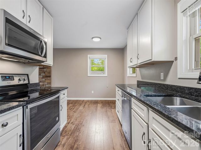 3 Mos Way, Candler, NC 28715