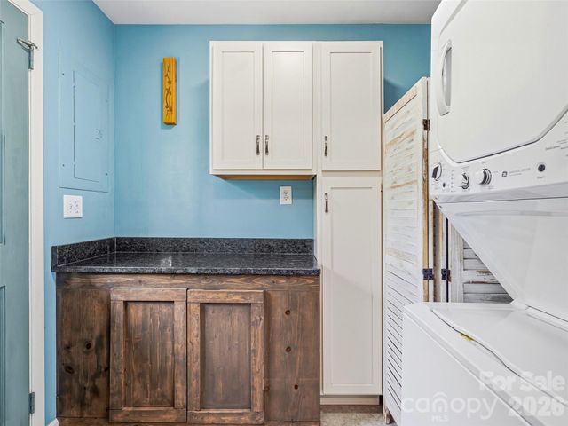 3 Mos Way, Candler, NC 28715