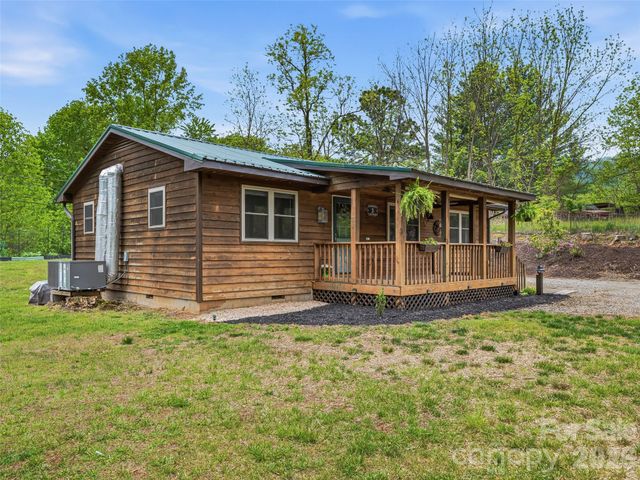 3 Mos Way, Candler, NC 28715
