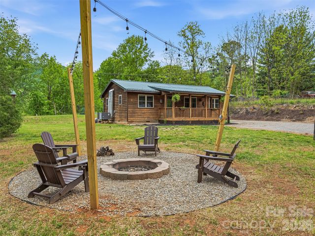3 Mos Way, Candler, NC 28715