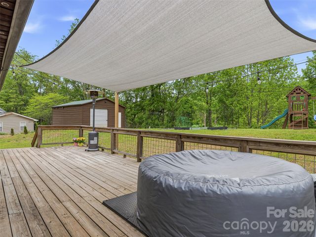 3 Mos Way, Candler, NC 28715