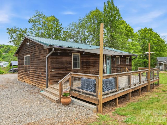 3 Mos Way, Candler, NC 28715