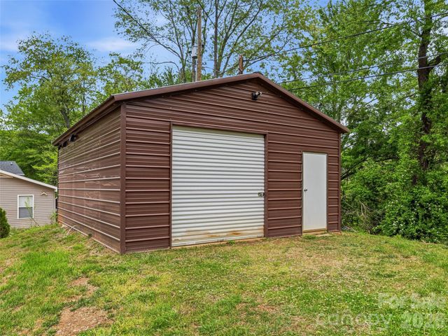 3 Mos Way, Candler, NC 28715