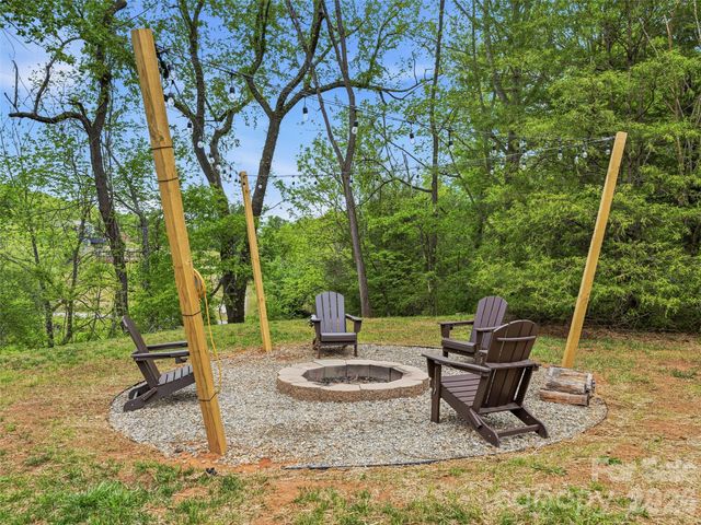 3 Mos Way, Candler, NC 28715