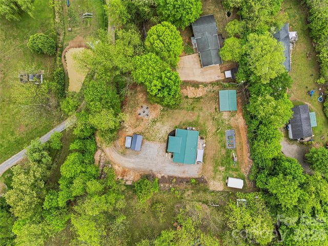 3 Mos Way, Candler, NC 28715