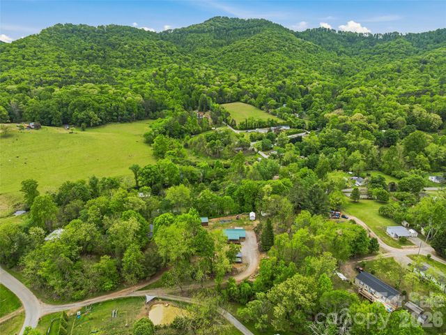 3 Mos Way, Candler, NC 28715