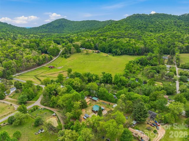 3 Mos Way, Candler, NC 28715