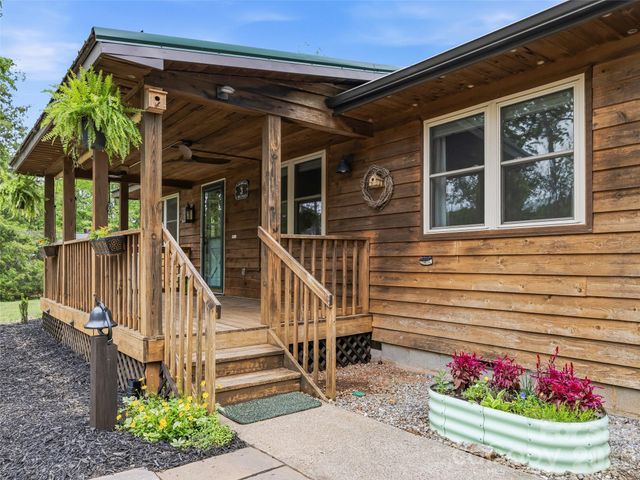 3 Mos Way, Candler, NC 28715