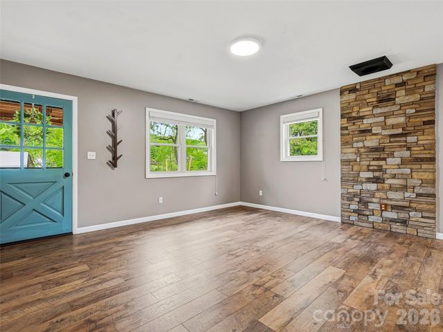 3 Mos Way, Candler, NC 28715