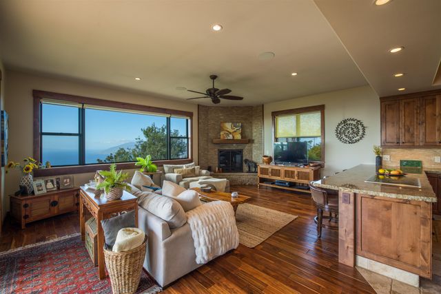 337 Kealakapu Rd, Kula, HI 96790