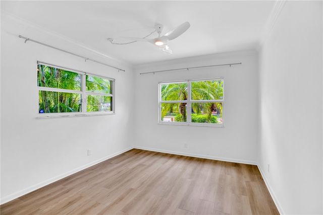 811 Royal Palm Place, Vero Beach, FL 32960