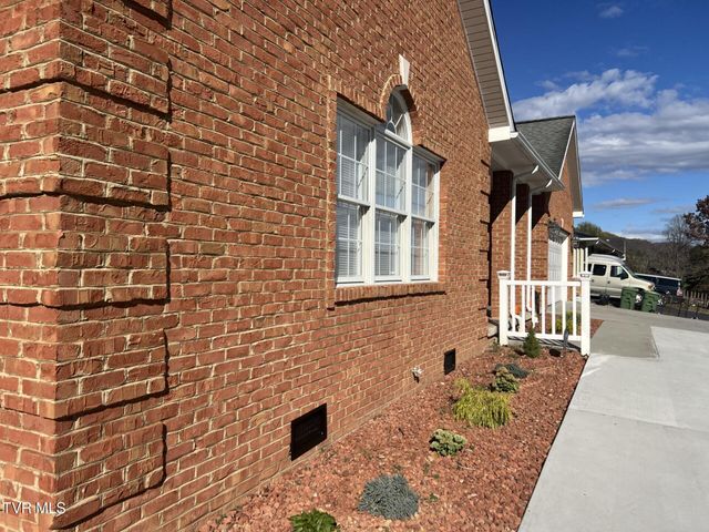 409 Oakwood Avenue, Pennington Gap, VA 24277