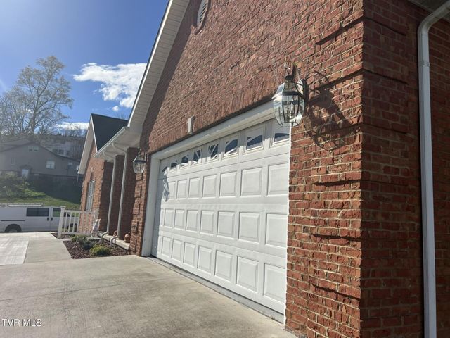 409 Oakwood Avenue, Pennington Gap, VA 24277