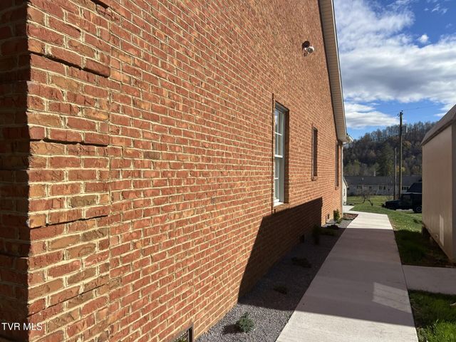 409 Oakwood Avenue, Pennington Gap, VA 24277