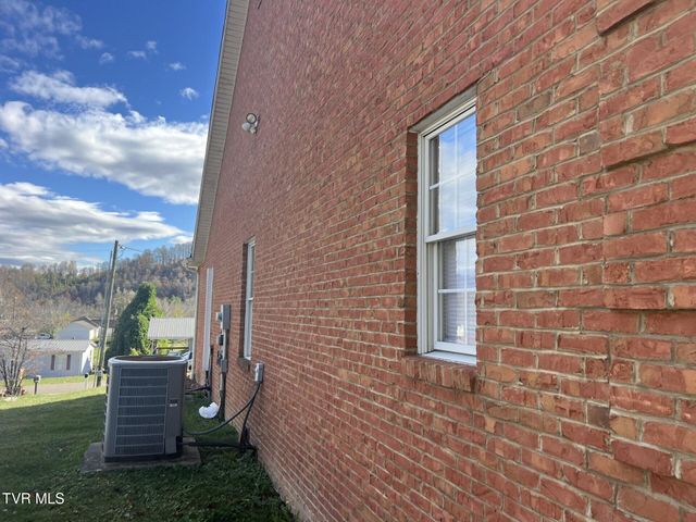 409 Oakwood Avenue, Pennington Gap, VA 24277
