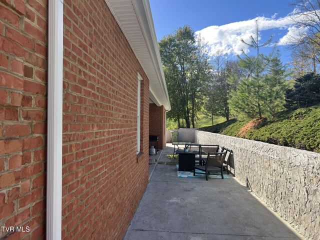 409 Oakwood Avenue, Pennington Gap, VA 24277