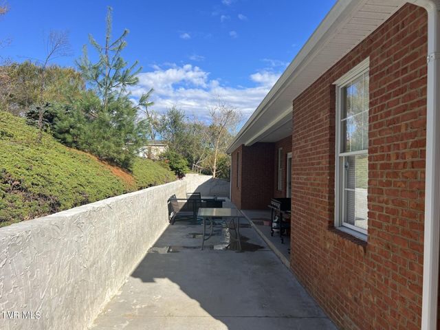 409 Oakwood Avenue, Pennington Gap, VA 24277
