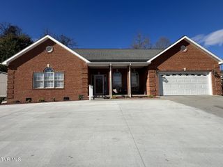 409 Oakwood Avenue, Pennington Gap, VA 24277