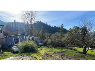 424 AKER Dr, Myrtle Creek, OR 97457