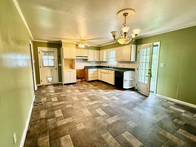 212 Bragg Cir, Tullahoma, TN 37388