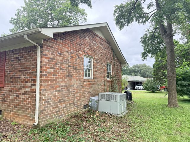 212 Bragg Cir, Tullahoma, TN 37388