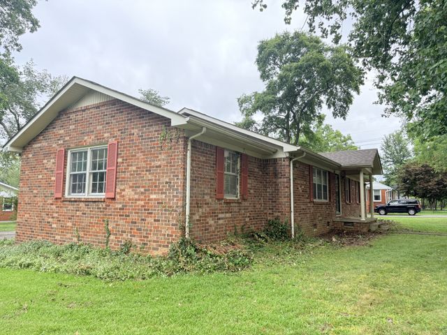 212 Bragg Cir, Tullahoma, TN 37388