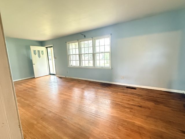 212 Bragg Cir, Tullahoma, TN 37388