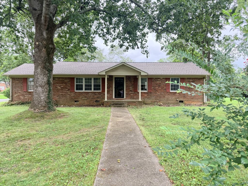 212 Bragg Cir, Tullahoma, TN 37388