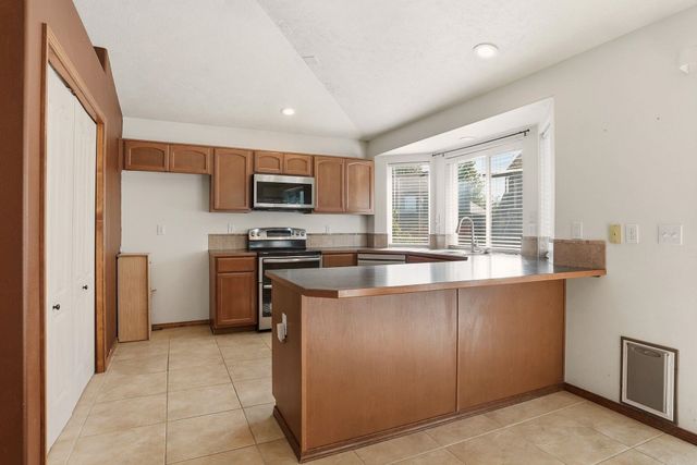 1708 E Houghton Ct, Spokane, WA 99217