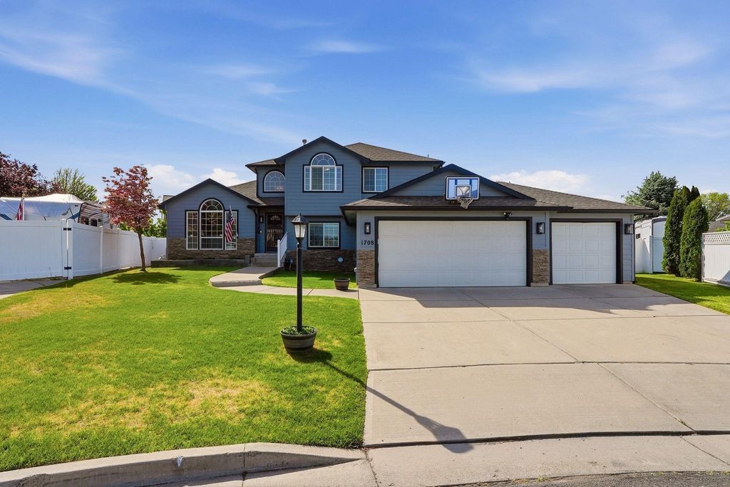 1708 E Houghton Ct, Spokane, WA 99217