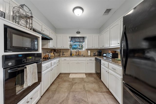 9730 Timberview Drive, Woodway, TX 76712