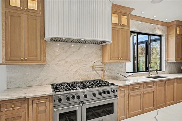 2608 W 118th Street, Leawood, KS 66211