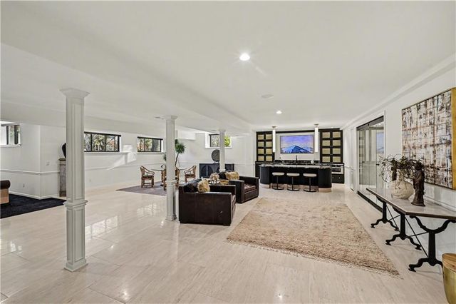 2608 W 118th Street, Leawood, KS 66211