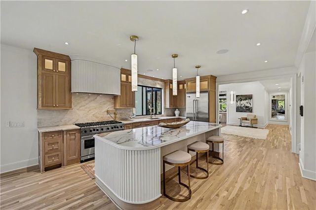 2608 W 118th Street, Leawood, KS 66211
