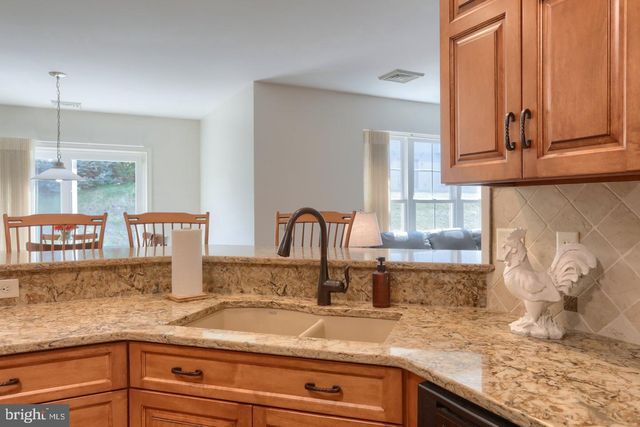 858 WATER EDGE CT, Lebanon, PA 17046