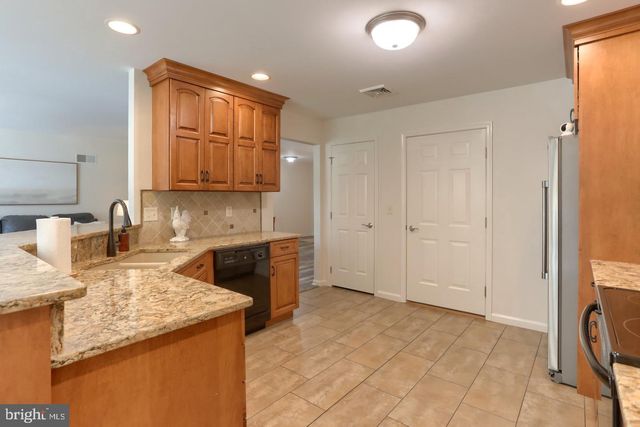 858 WATER EDGE CT, Lebanon, PA 17046