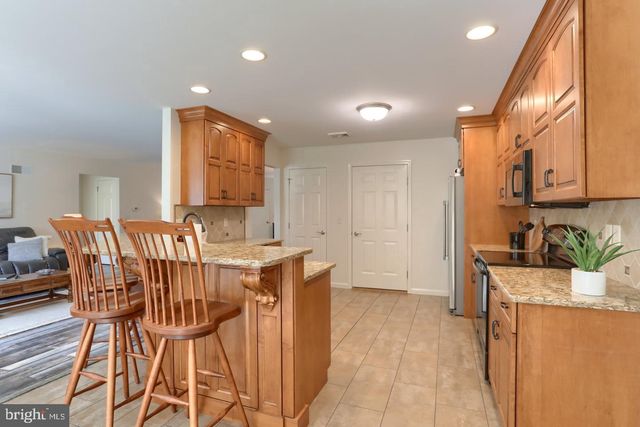 858 WATER EDGE CT, Lebanon, PA 17046