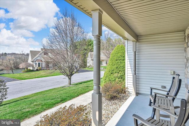 858 WATER EDGE CT, Lebanon, PA 17046