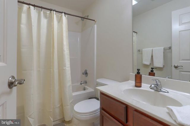858 WATER EDGE CT, Lebanon, PA 17046