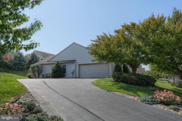 858 WATER EDGE CT, Lebanon, PA 17046