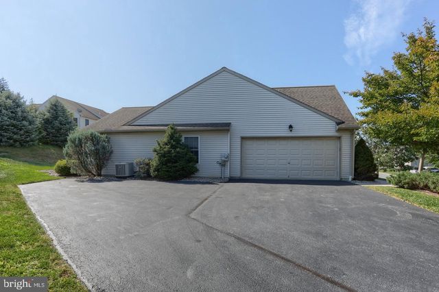 858 WATER EDGE CT, Lebanon, PA 17046