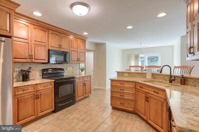 858 WATER EDGE CT, Lebanon, PA 17046