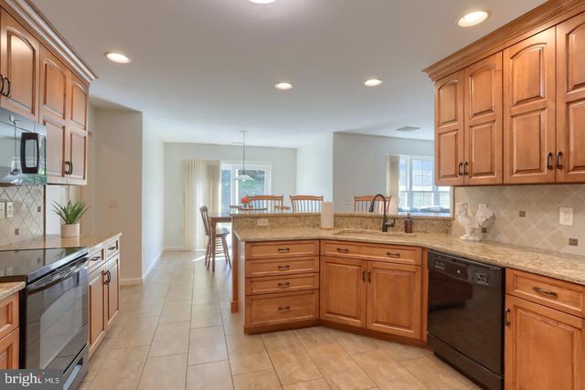 858 WATER EDGE CT, Lebanon, PA 17046