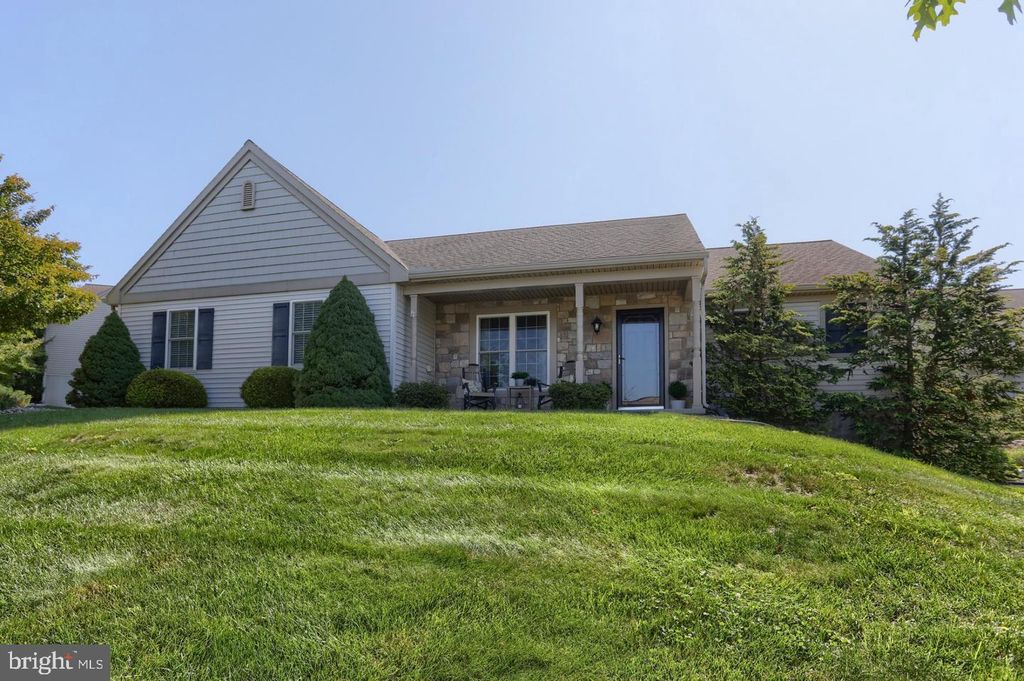 858 WATER EDGE CT, Lebanon, PA 17046