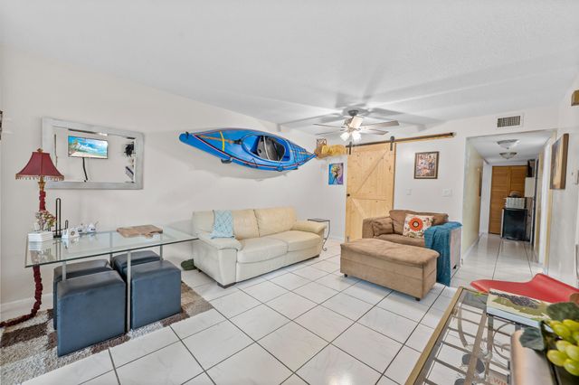 7401 NW 16th Street 102, Plantation, FL 33313