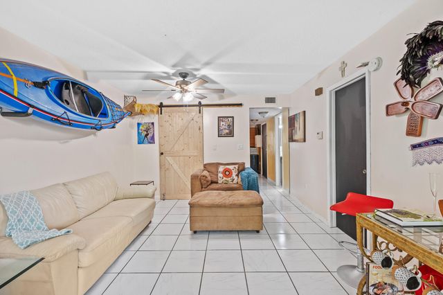 7401 NW 16th Street 102, Plantation, FL 33313