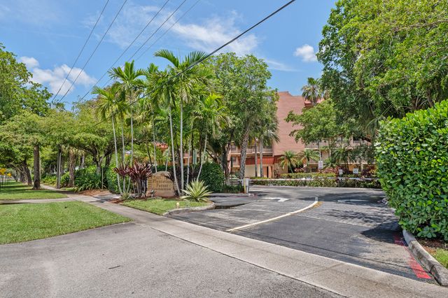7401 NW 16th Street 102, Plantation, FL 33313