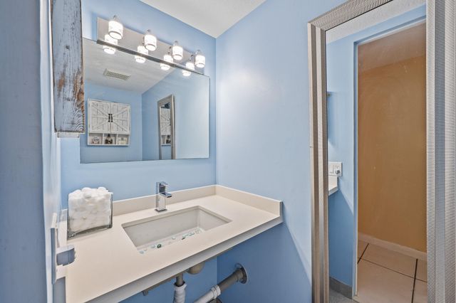 7401 NW 16th Street 102, Plantation, FL 33313